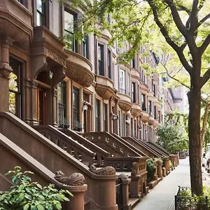 Cozy Townhouse In Manhattan New York